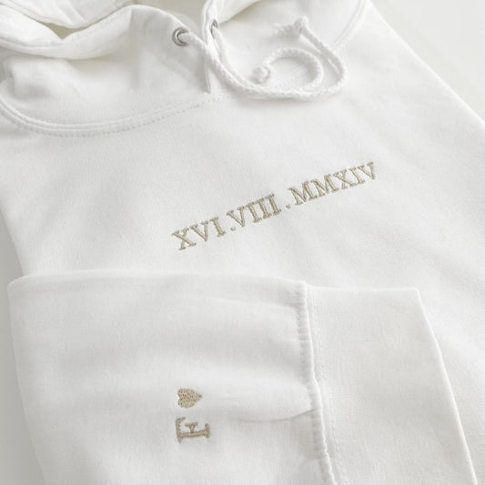 Mikina s vlastnou výšivkou s kapucňou